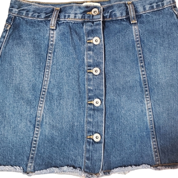 Forever 21 Denim Skirt Womens Size 28 Blue Button Front Frayed Hem Mini Skirt - Picture 3 of 8